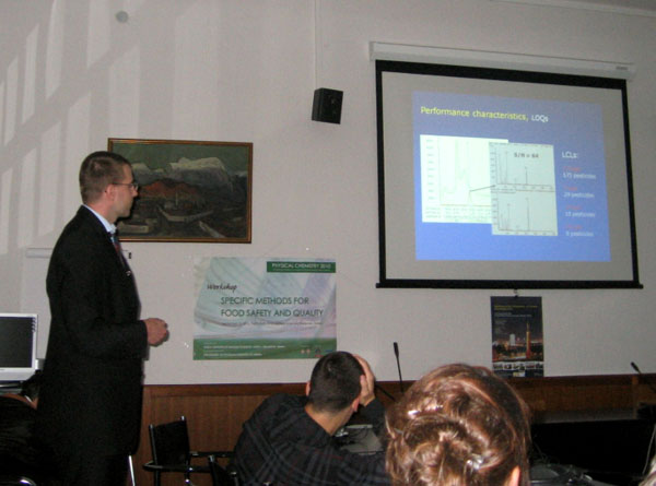 09 Tomas Kovalczuk Application of high-speed time-of-flight mass spectrometry - A strategy for obtaining accurate results in food safety analysis B3-IL